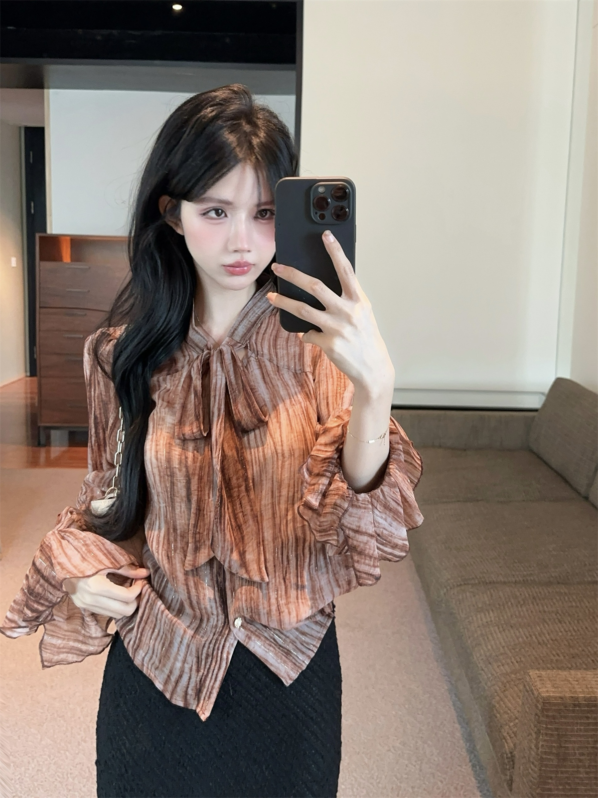 실사 정가 나비 넥타이 광택 실 나팔 소매 스트라이프 슬림해 보이는 여성 셔츠 봄 긴팔 맨위