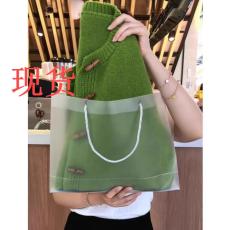 批发<b class='q'>浙江</b><b class='q'>桐乡</b>濮院浣熊绒软糯慵懒绿色牛角扣针织开衫毛衣外套女秋冬季