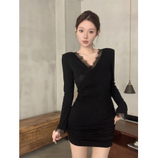 批发实拍实价 <b class='q'>性感</b>V领蕾丝褶皱修身显瘦交叉包臀长袖收腰连衣打底裙女