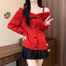 批发红色氛围感别致设计感露肩毛衣法式新年圣诞红色毛衣遮肉胖mm上衣