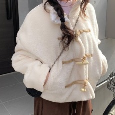 批发鬼马少女翻领牛角扣羊羔毛外套棉衣