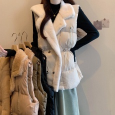 批发实拍大码女装新款设计感羊羔领拼接马甲外穿无袖坎肩<b class='q'>百搭</b>马夹外套