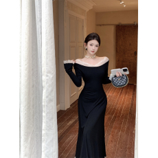 批发实价实拍  黑色蕾丝花边连衣<b class='q'>长裙</b>气质显瘦秋冬打底裙