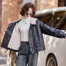 批发加绒加厚保暖皮衣女<b class='q'>冬</b>季小个子休闲宽松皮毛一体夹克上衣连帽外套