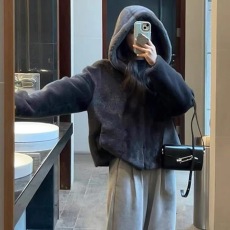 批发韩系高级感连帽羊羔毛外套女秋冬2024年新款小个子慵懒风毛毛外套