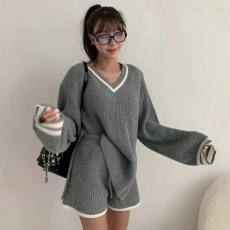 批发韩国chic秋冬复古气质V领宽松撞色长袖针织<b class='q'>毛衣</b>+高腰休闲短裤套装