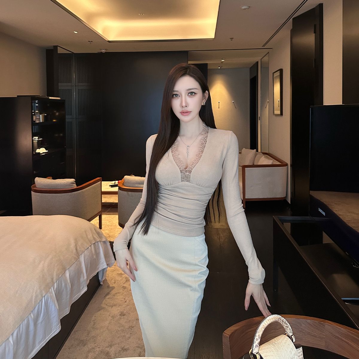 PF27317# 纯欲V领蕾丝花边针织打底衫修身气质长袖T恤褶皱收腰短上衣女裝貨源服裝批發