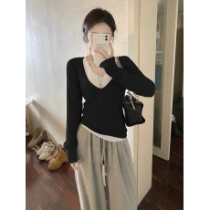 批发假两件V领套头针织打底衫女早秋法式设计感炸街毛衣显瘦内搭上衣