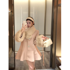 批发实拍千金感毛领斗篷荷叶摆宽松显瘦呢子大衣外套<b class='q'>连衣裙</b>女