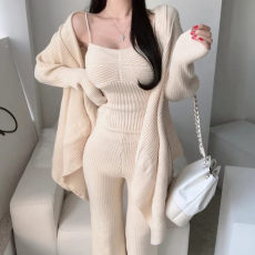 批发<b class='q'>韩国</b>秋冬 INS 加厚毛衣开衫+打底吊带+高腰裤 三件套装 套装 8192