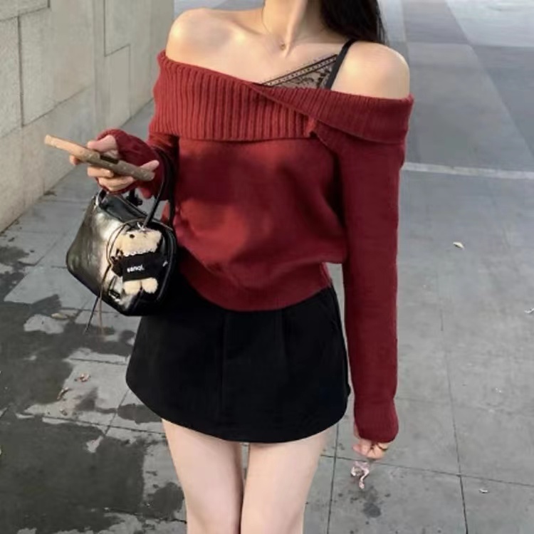 justqin 분위기 센스 2026 가을 겨울 새로운 페이크 레이어드 스웨터 오프숄더 여성 욕망 바람 오프숄더 맨위