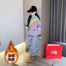 批发女童加绒套装秋冬款中大童连帽涂鸦一体绒卫衣休闲运动卫裤两件套
