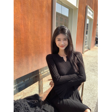 批发实拍~秋冬 针织<b class='q'>连衣裙</b>女 新款V领长袖设计感收腰显瘦气质短裙
