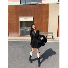 批发实拍~秋冬 针织连衣裙女 内搭外穿V领长袖设计感收腰显瘦气质短裙