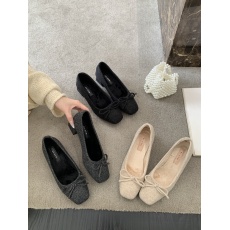 批发高级感洋气毛毛鞋女外穿2024新款秋<b class='q'>冬</b>法式复古气质粗跟4厘米单鞋