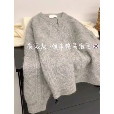 批发<b class='q'>浙江</b><b class='q'>桐乡</b>濮院浣熊绒灰色v领麻花毛衣女秋冬套头慵懒风软糯针织衫