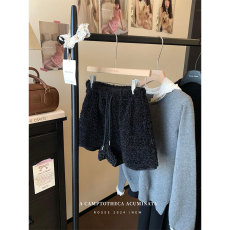 批发晨领广州面料小个子短裤女<b class='q'>冬</b>季新款高腰黑色保暖宽松毛绒热裤