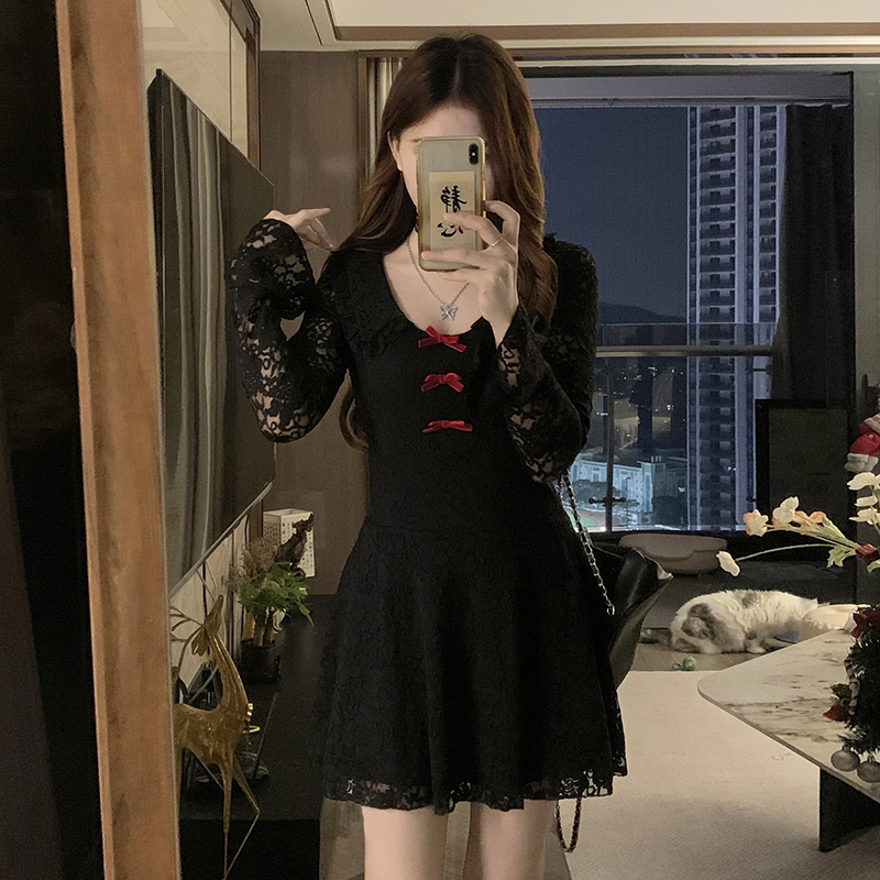 나비 자수 폴로 칼라 홀로우 아웃 레이스 섹시함 달콤한 매운맛 털이 있는 안감 긴팔 가을 겨울 만나는 디자인 센스 슬림해 보이는