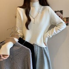 批发灰色半高领打底毛衣女秋冬加厚新款内搭针织衫不规则短款百搭上衣