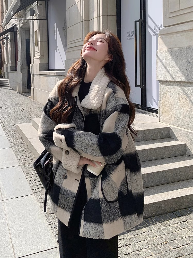 흑인과 백인 체크무늬 모직 여성 재킷 겨울 2026 년 솜을 넣은 내피 두꺼운 모직 코트 작은 키 중간 길이