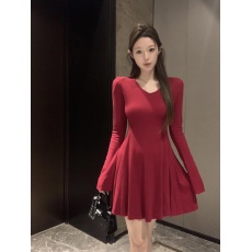 批发实拍实价 圣诞复古红V领喇叭袖针织<b class='q'>连衣裙</b>女收腰修身性感A字短裙