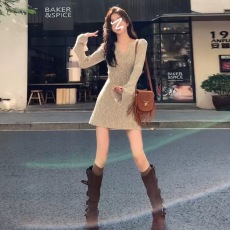批发早秋季法式高级感打底v领针织<b class='q'>连衣裙</b>子女秋冬2026新款内搭包臀裙