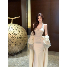 批发实拍<b class='q'>韩版</b>重工镶钻露背黑色吊带挂脖性感内搭加绒显瘦包臀连衣裙