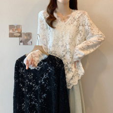 批发法式钩花镂空蕾丝V领长袖T恤<b class='q'>大码</b><b class='q'>女装</b>春秋新款胖mm宽松中长款上衣