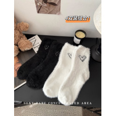 批发实拍实价百搭袜子中筒袜保暖软绒爱心黑<b class='q'>白色</b>堆堆袜长袜女袜4双装