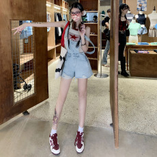 批发牛仔<b class='q'>背带裤</b>女夏季2024年新款毛边破洞宽松a字阔腿热裤子短裤ins潮