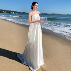 批发法式缎面轻<b class='q'>婚纱</b>新娘小众高级挂脖出门纱结婚晨袍白色缎面<b class='q'>拖</b><b class='q'>尾</b>礼服