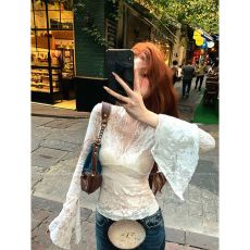 批发<b class='q'>韩国</b>外贸韩版春季新款纯欲风设计感V领<b class='q'>蕾丝衫</b>女修身内搭上衣