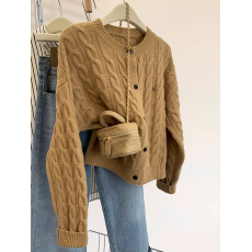 批发美拉德麻花刺绣羊毛针织开衫女秋冬季新款慵懒风<b class='q'>短款</b>毛衣外套