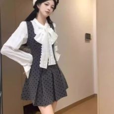 批发小香学院风波点背带<b class='q'>连衣裙</b>子女春秋季2026新款法式衬衫<b class='q'>气质</b>一整套