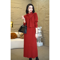 批发2025年 秋<b class='q'>冬季</b>新款高级感简约裙子轻奢时髦围脖毛衣针织<b class='q'>连衣裙</b>