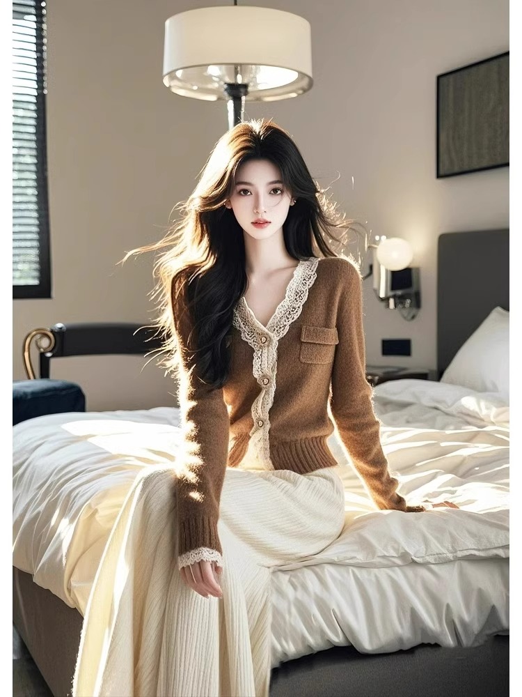 고급 센스 아름다운 여성 의류 소금 부서 빛 요리 한 바람 작은 대중 디자인 화이트 니트 바지