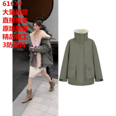 批发恋人赵露思阮妤同款军绿色羊羔毛冲锋衣外套女派克服羊羔绒棉服女
