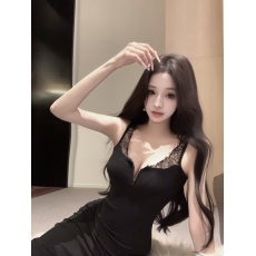 批发实拍 实价 显瘦气质性感修身轻奢法式深V连衣裙