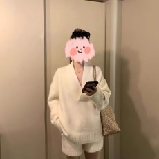 批发韩系搭配一整套冬装米<b class='q'>白色</b>V领软糯套头毛衣<b class='q'>短裤</b>松弛感时髦两件套