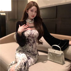 批发实拍新中式气质印花拼色灯笼袖开叉长款丝绒<b class='q'>旗袍</b>裙连衣裙