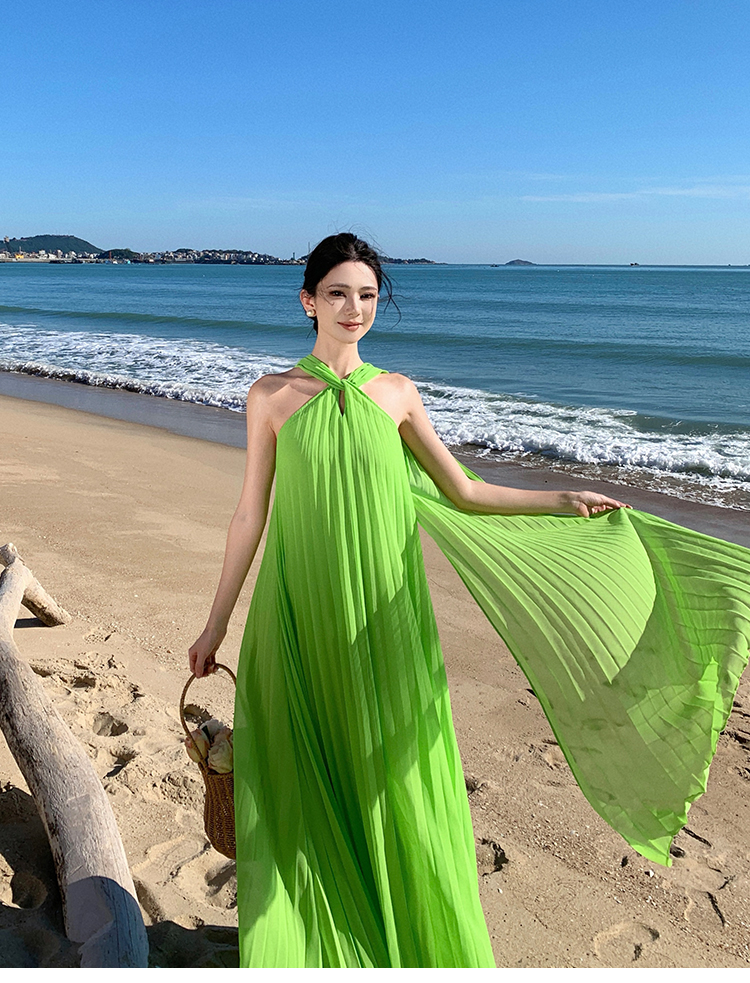 绿色挂脖飘带百褶裙大摆看展礼服海边度假风连衣裙宽松长裙沙滩裙