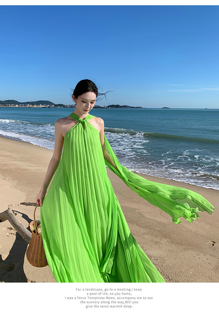 绿色挂脖飘带百褶裙大摆看展礼服海边度假风连衣裙宽松长裙沙滩裙