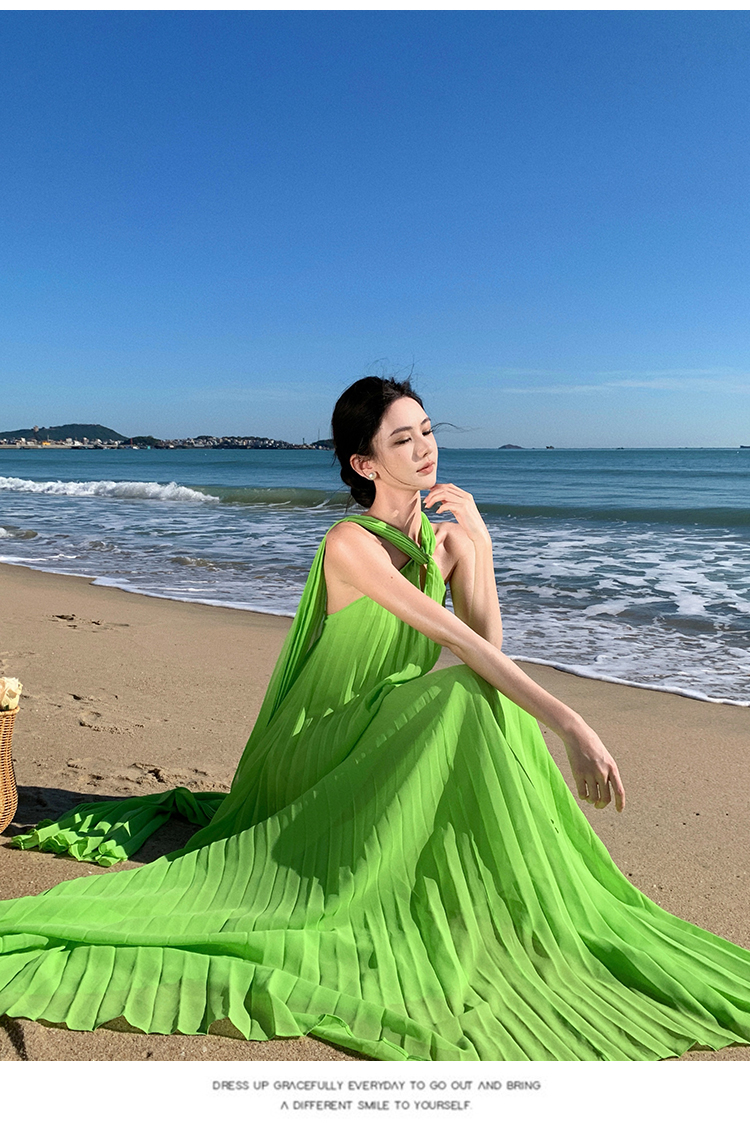 绿色挂脖飘带百褶裙大摆看展礼服海边度假风连衣裙宽松长裙沙滩裙
