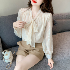 批发已出货2026秋季新款法式气质<b class='q'>长袖</b>衬衫女别致独特蝴蝶结系带上衣