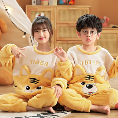 批发黛琳芬珊瑚绒<b class='q'>亲子装</b>男孩儿童睡衣<b class='q'>套装</b>秋冬加厚女孩童装家居服4