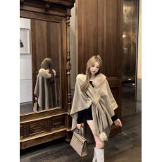 批发实拍实价 娇娇斗篷气质挂真毛领俏皮暖暖毛呢披肩大衣