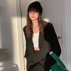 批发实拍2026春装新款潮时尚气质短款超实穿小西服西装<b class='q'>外套女</b>