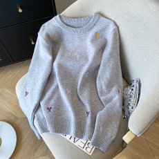 批发实拍 韩系<b class='q'>冬</b>季圆领彩色刺绣小剪刀可爱减高品软糯毛绒蜜熊绒套衫