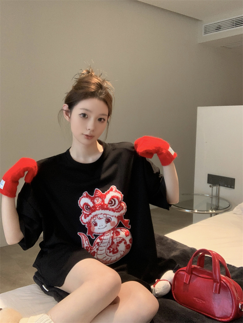 PF29544#蛇年加厚秋冬短袖女重工绣花卡通趣味洋气内搭上衣潮女裝貨源服裝批發