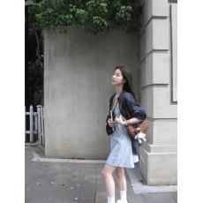 批发藏青色衬衫套装裙设计感小众<b class='q'>碎花</b>吊带连衣裙两件套